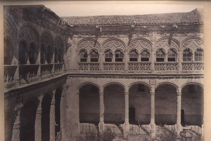 Valladolid. Vista general del patio de San Gregorio (1865) - ARCHIVO MUNICIPAL DE VALLADOLID