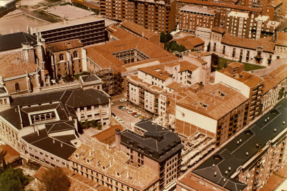 Vista aérea de Valladolid. San Pablo y calle Torrecilla (1982) - ARCHIVO MUNICIPAL DE VALLADOLID