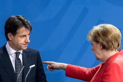 Merkel y Conte-EFE / FILIP SINGER