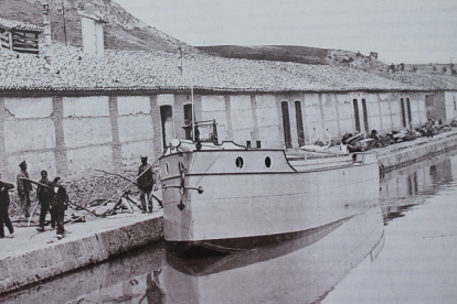 Canal Castilla en La Victoria en los años 20. - ARCHIVO MUNICIPAL DE VALLADOLID