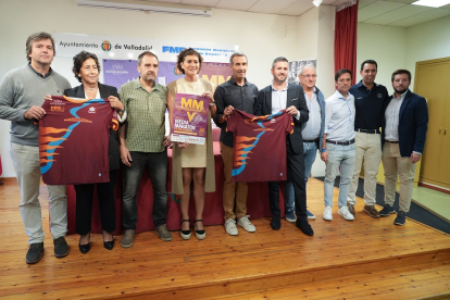 Organizadores y patrocinadores en la presentación de la Media Maratón Ciudad de Valladolid. / J. M. LOSTAU