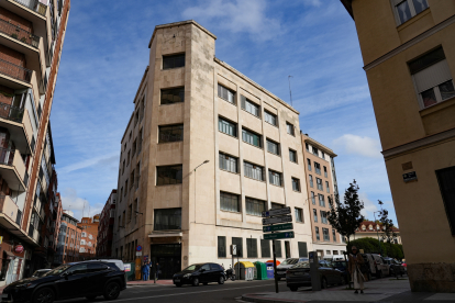 Edificio de Telefónica en la calle Gondomar - J. M. LOSTAU