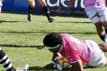 Imágenes del derbi de rugby entre el CR El Salvador y el VRAC que abre la temporada 2023-2024. / PHOTOGENIC
