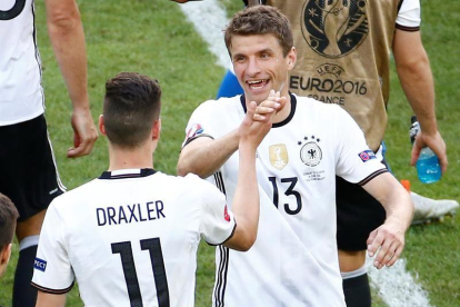 Los jugadores del combinado alemán celebran la victoria ante Eslovaquia.-EFE