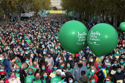 Más de 40.000 personas participan en la 'X Marcha contra el cáncer' en Valladolid.- ICAL