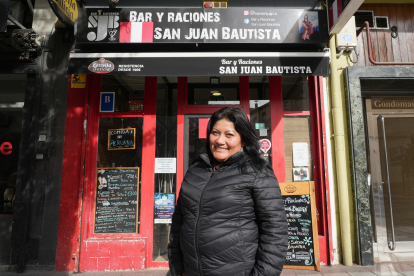 Marianela Medina, dueña del restaurante peruano San Juan Bautista en la calle Gondomar - J. M. LOSTAU
