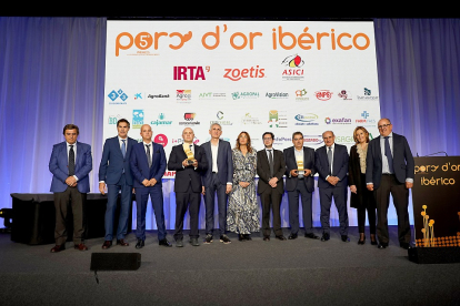 Foto de familia de algunos de los premiados en los premios Porc D'Or Ibérico 2021.- E. M.