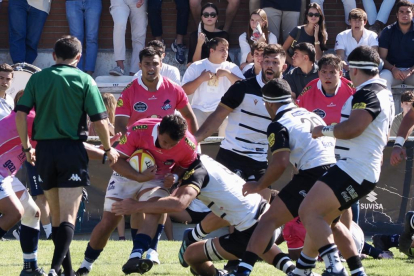 Imágenes del derbi de rugby entre el CR El Salvador y el VRAC que abre la temporada 2023-2024. / PHOTOGENIC