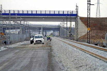 Imagen de archivo de obras del AVE a su llegada a León.-Bruno Moreno