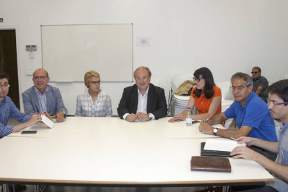 El PSOE y Ganemos mantienen un encuentro para abordar cuestiones relacionadas con la gobernabilidad del Consistorio-Ical