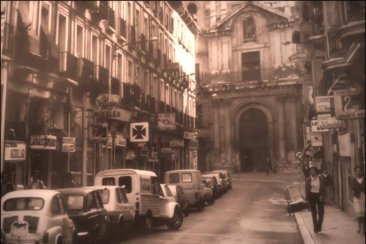 Foto antigua de la calle de la Platería.- ARCHIVO MUNICIPAL DE VALLADOLID