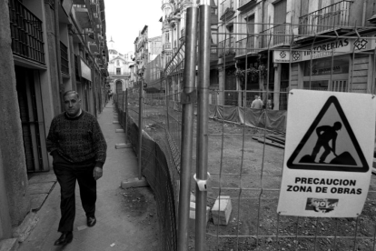 Obras en la calle de la Platería en octubre 1998.- J.M. LOSTAU