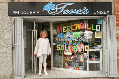 María Teresa Amigo, de la peluquería Tere´s en la calle Gondomar - J. M. LOSTAU