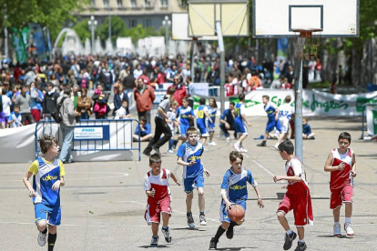 Zona deportiva del Campo Grande en el día provincial del minibasket-J.M.Lostau