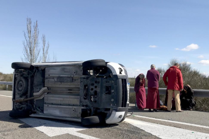 Accidente de tráfico en la A-6, en el término municipal de Tordesillas (Valladolid)-ICAL