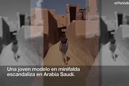 Vídeo de una mujer en minifalda en Arabia Saudí.-YouTube