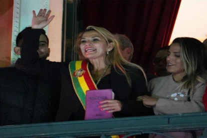 Jeanine Áñez asume la presidencia interina de Bolivia.-EFE