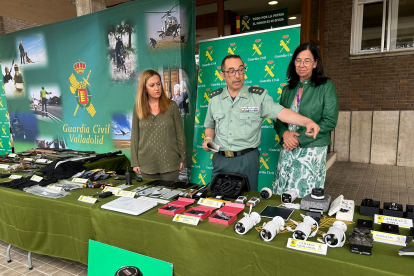 La delegada del Gobierno en Castilla y León, Virginia Barcones, en Valladolid una operación desarrollada por la Guardia Civil, acompañada por el coronel y jefe de la Comandancia de Valladolid, Andrés Velarde, y la subdelegada del Gobierno en Valladolid, Alicia Villar. -ICAL