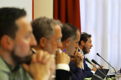 (I a D) Miguel Holguín (Podemos), Alberto Gutiérrez Alberca (PP) y Óscar Puente (PSOE), debaten sobre medio ambiente y movilidad-ICAL