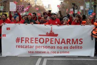 Manifestación en Barcelona para que el Open Arms vuelva a operar.-JOSEP LAGO (AFP)