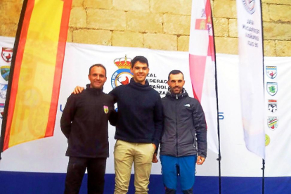 Eloy Gascón, Víctor Pérez y Carlos Bravo, los tres cazadores regionales clasificado para el Nacional.-L. DE LA FUENTE