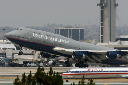 Un avión de United Airlines, en Los Ángeles.-AFP