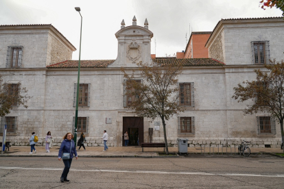 Antigua cárcel de Chancillería, actual biblioteca universitaria Reina Sofía - J. M. LOSTAU