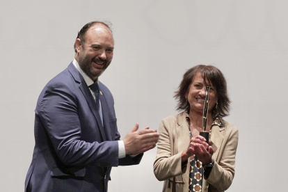 Elisa Delibes recoge el Espárrago de Oro en Tudela, como presidenta de la Fundación Delibes.- ICAL