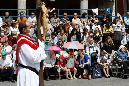 Procesión del Encuentro de Jesús Resucitado con la Virgen de la Alegría en Valladolid.- J. M. LOSTAU