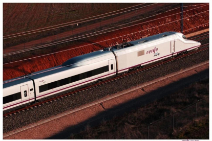 Tren de la compañía Renfe, realizando un trayecto.-EUROPA PRESS