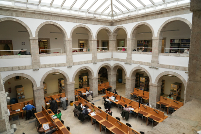 Antigua cárcel de Chancillería, actual biblioteca universitaria Reina Sofía - J. M. LOSTAU