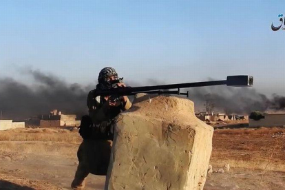 Vídeo del Estado Islámico en que muestran como combaten sus yihadistas en Mosul.-EL PERIÓDICO