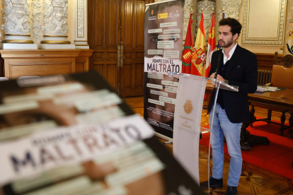 El concejal de Personas Mayores, Familia y Servicios Sociales, Rodrigo Nieto, en la presentación de la campaña - Ayuntamiento de Valladolid
