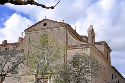 Cubierta de la iglesia del Hospital Simón Ruiz de Medina del Campo que será rehabilitada en la intervención.-EL MUNDO