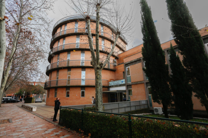 Centro de Salud de La Rondilla en Valladolid capital.- J.M. LOSTAU