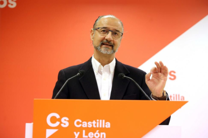El portavoz de Ciudadanos en las Cortes, Luis Fuentes, analiza asuntos de actualidad política en Castilla y León-Miriam Chacón / ICAL
