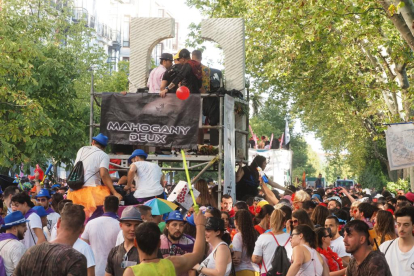Desfile de peñas por las calles de Valladolid. PHOTOGENIC