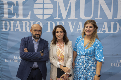 Felipe Ramos, subdirector de El Mundo, Laura del Palacio, de Mercadona, y Raquel Alonso, delegada del Gobierno en Valladolid. / PHOTOGENIC