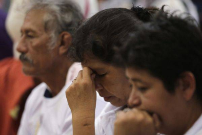 Familiares de los estudiantes desaparecidos participan en una misa, el martes en Chilpancingo, en el estado de Guerrero.-Foto: REUTERS / HENRY ROMERO