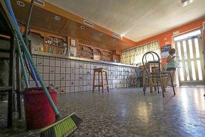 Bar de Castrillo en el que se produjo el tiroteo mortal.-MIGUEL ÁNGEL SANTOS / PHOTOGENIC