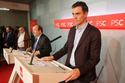Miquel Iceta y Pedro Sánchez comparecen para valorar los resultados electorales.-/ DANNY CAMINAL