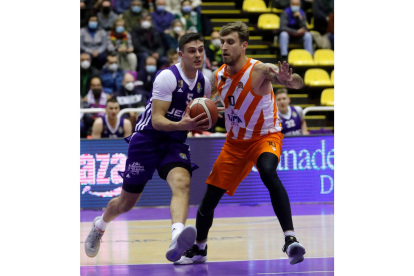UEMC Real Valladolid Baloncesto-Leyma Coruña. / PHOTOGENIC