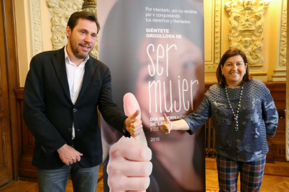 El alcalde de Valladolid, Óscar Puente, y la concejala de Educación, Victoria Soto, presentan los actos del Día Internacional de la Mujer-ICAL
