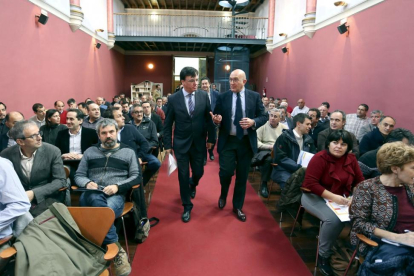 Juan Ignacio Diego y Jesús Julio Carnero ayer, en la inauguración de la jornada informativa de la CHD.-EL MUNDO