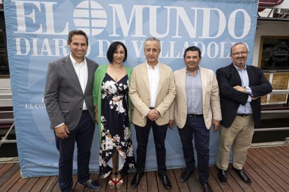 Mario de Fuentes, Aroa Valdés, Pablo Sáez, Ricardo Velasco y Luis Carlos Jiménez, de Vox.  / PHOTOGENIC