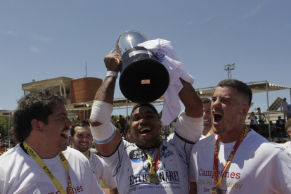 El VRAC celebra el título de Copa del Rey. / LOF