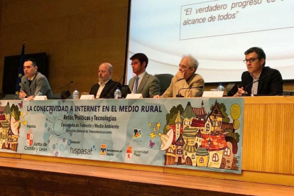 Presentación de 'Conéctate por satélite' en Valladolid-@Hispasat