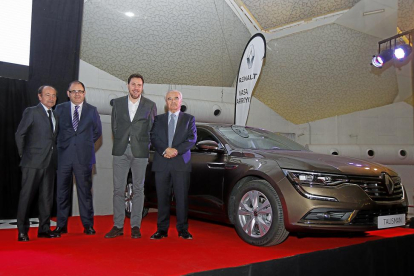 Santiago López Valdivielso, Carlos Fraile, Óscar Puente y José Luis López Valdivielso, ayer, en la Cúpula del Milenio.-J. M. LOSTAU