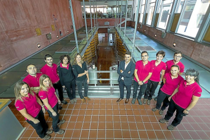 El equipo encargado de llevar a cabo el proyecto de investigación, en las instalaciones de la bodega de Peñafiel (Valladolid).-PABLO REQUEJO