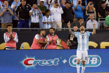 Messi celebra su golazo frente a Venezuela en la Copa América.-AFP / JIM ROGASH